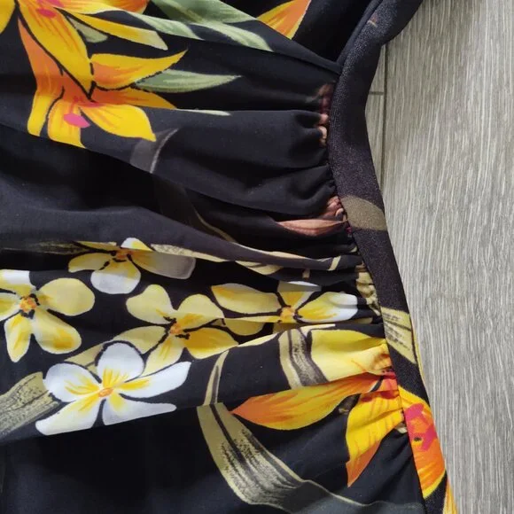 Miraclesuit Notched V Floral Print One Piece Swimsuit - Picture 7 of 15